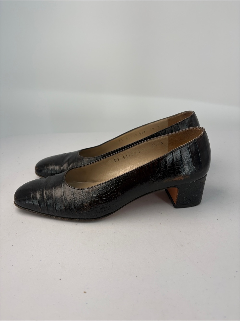 🧤 Salvatore Ferragamo brown Croc-Embossed Low Block Heel Pumps made in Italy